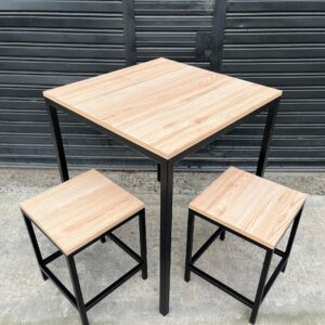 Juego de mesa con 2 banquetas