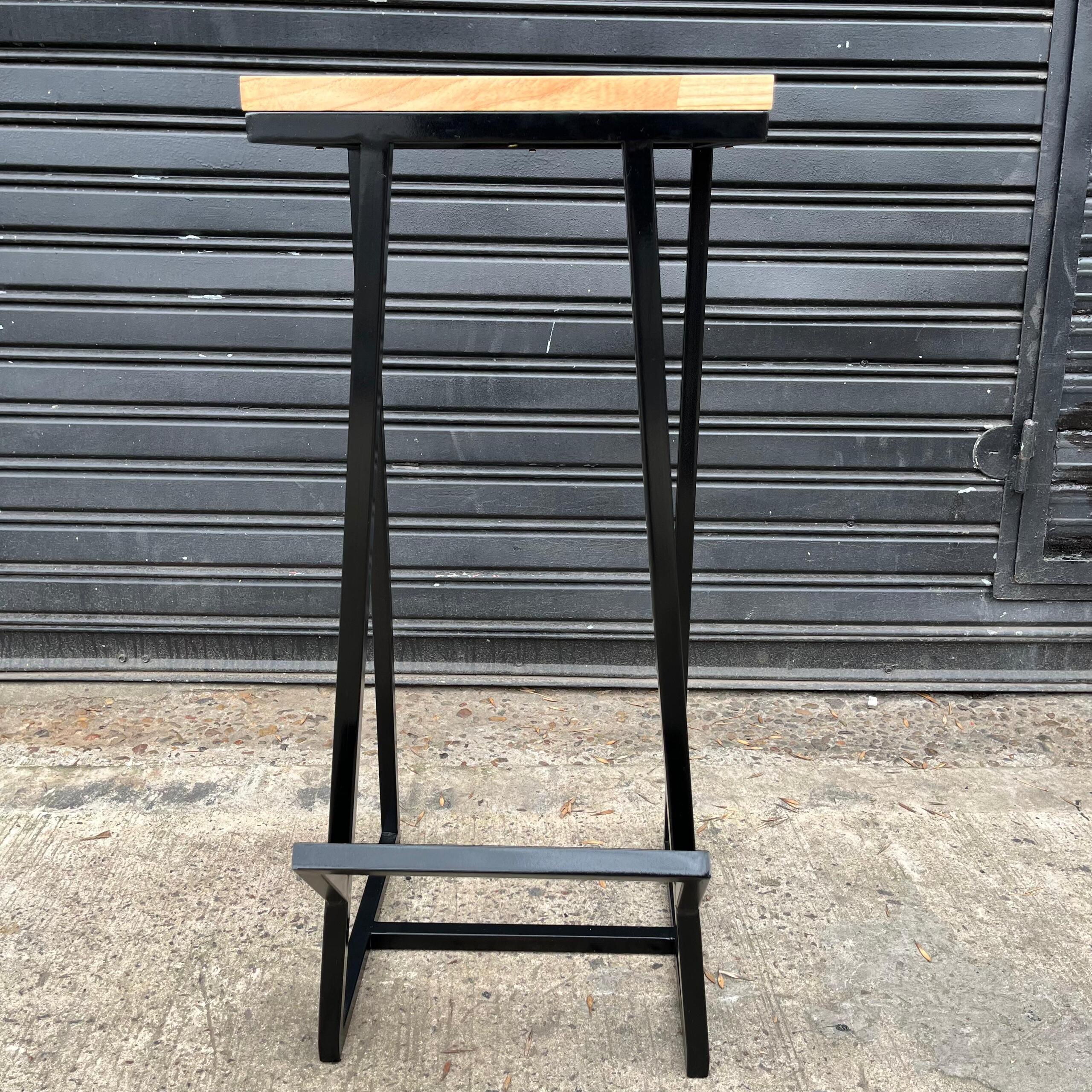 Set barra desayunador grande + 4 banquetas con apoyapies - Imagen 5