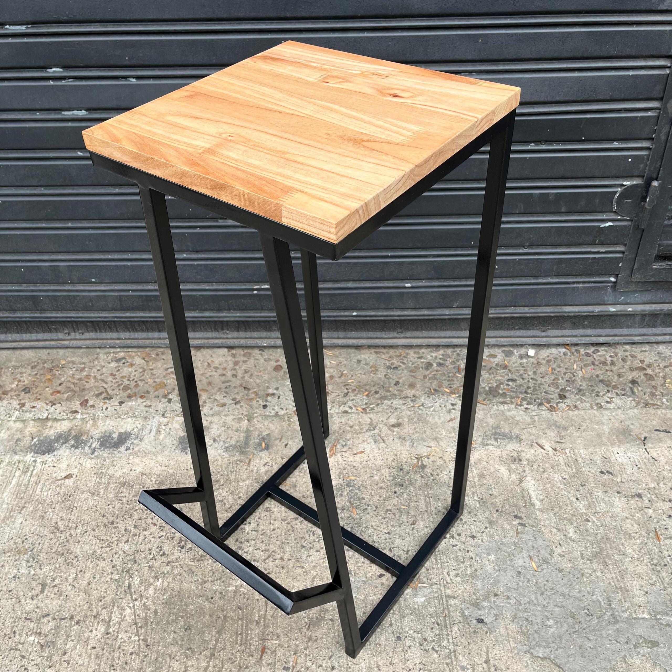 Set barra desayunador grande + 4 banquetas con apoyapies - Imagen 6