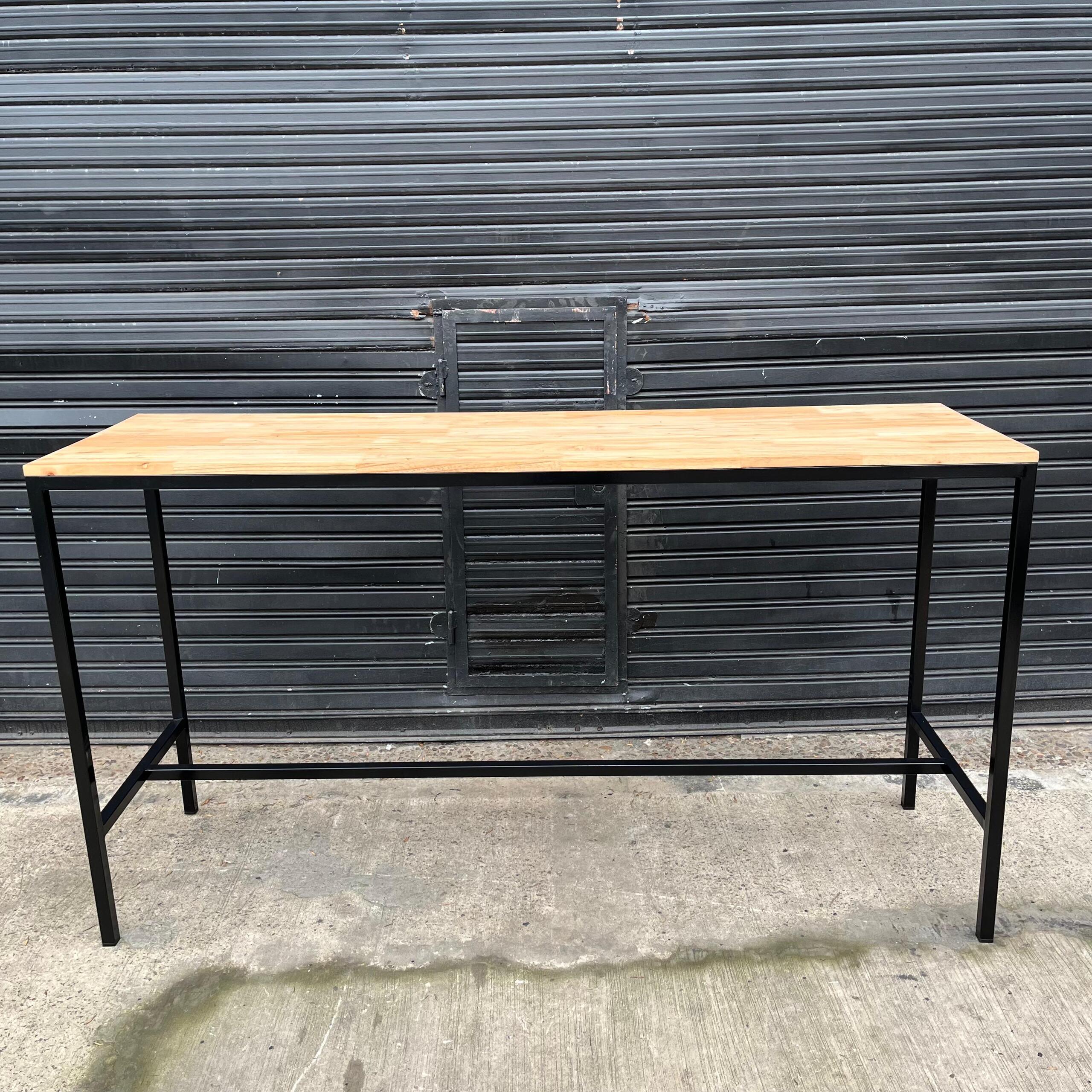 Set barra desayunador grande + 4 banquetas con apoyapies - Imagen 4