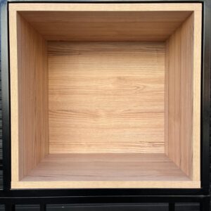 Cubo de madera con fondo