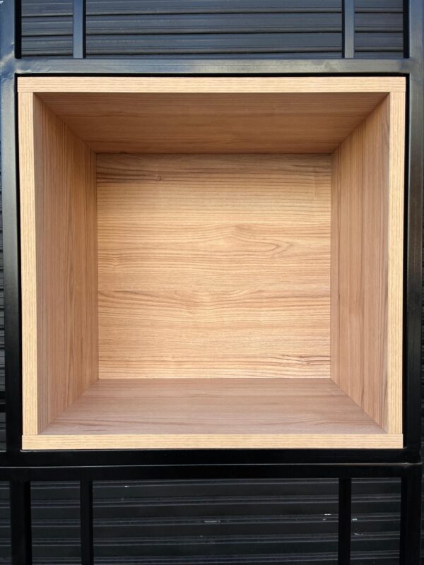 Cubo de madera con fondo